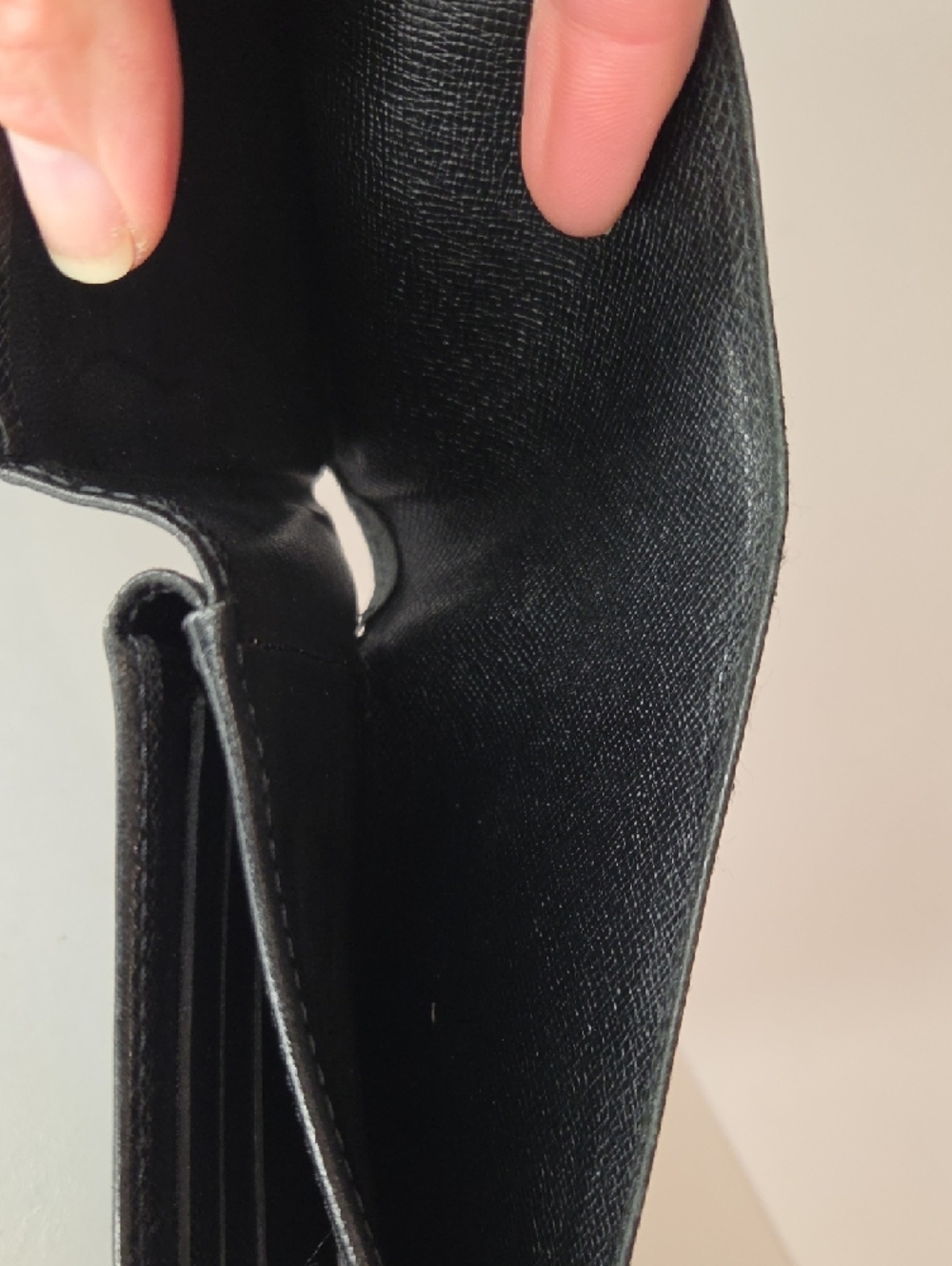 Louis Vuitton Black Taiga Textured Leather Slim Wallet - Picture 9 of 11